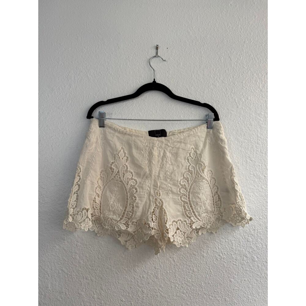 Dolce Vita Ivory Lace Scalloped Shorts Size 14 - Picture 2 of 3